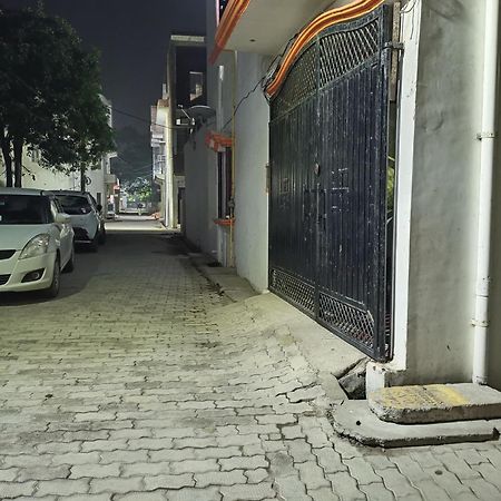 Girija Shail Bhavan Ayodhya Zewnętrze zdjęcie